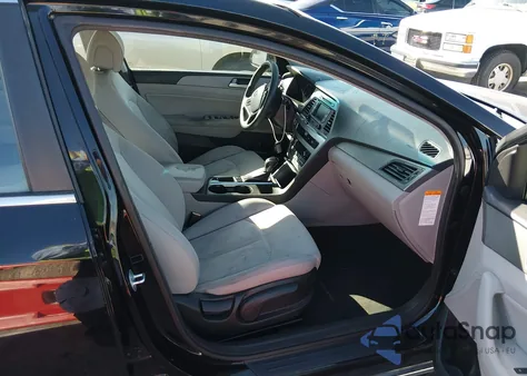 2016 Hyundai Sonata Hybrid Se z USA, uszkodzony, nr VIN KMHE24L10GA013889